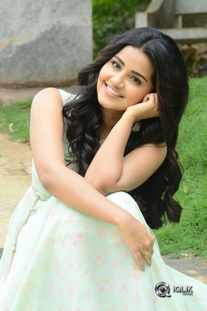 Anupama-Parameswaran-Interview-about-Vunnadhi-Okate-Zindagi-Movie